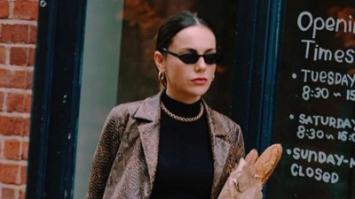 Yağmur Tanrısevsin ekmek almaya iç çamaşırıyla gitti. Sokak tarzı sosyal medyanın diline düştü