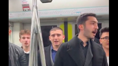 Metroda Andımız'ı okudular