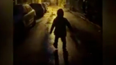 Yaz saati uygulaması yüzünden sabah karanlıkta çocuğunu okula götüren veli isyan etti