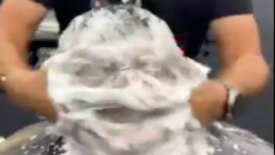 Erkeklere bakımsız diyenler utanır mı? Berberde bakımı abartırlarsa