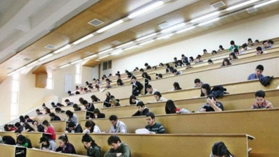 Para karşılığı tıp fakültesine kaydedilen yabancı uyruklu öğrenciler için yeni skandallar ortaya çıktı