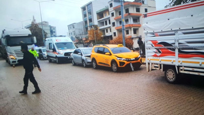 Üç araç arka arkaya birbirine girdi