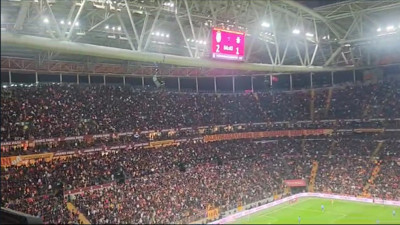 Mertens şaşkına döndü. Her şey bir anda oldu taraftar ayağa kalktı