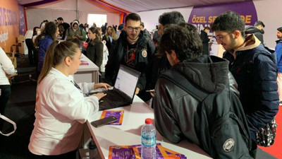 Burası gençlik festivali değil iş bulma kuyruğu. Bu haber “Gençler iş beğenmiyor” diyenlere gelsin