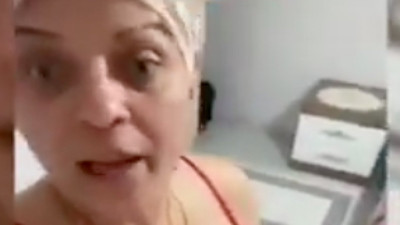 TikTok'ta rezillik artarak devam ediyor. Kırmızı geceliğiyle yayın açıp "Her gece canım istiyor"