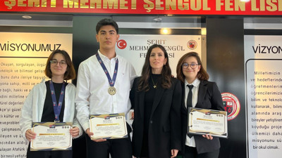 Bu çocuklara sahip çık tarikatlara kaptırma Türkiye. Eskişehirli öğrenciler sığırkuyruğu bitkisi ile kanseri yendi