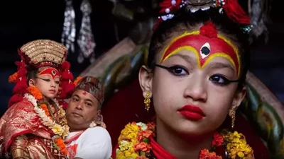 Tanrıça diye tapıyorlar ama maruz kaldıkları tüyler ürpertici. Binlerce yıllık gelenekte küçük kız çocukları istismar ediliyor