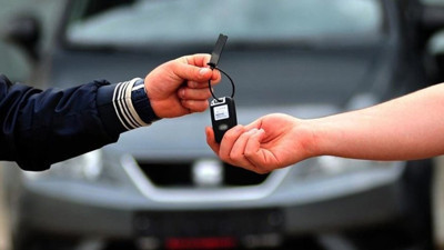 İkinci el otomobil piyasası tepetaklak oldu. Araba alacaklar dikkat