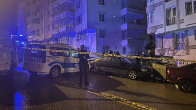 Seyir halindeki otomobilde kız arkadaşını tabancayla vurup, intihar etti