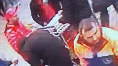 Dakikalarca biletçiyi izledi kaşla göz arasında 220 yılbaşı biletini alıp kaçtı