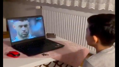 Küçük çocuğun gol sevinci yarıda kaldı: "Baban yoksa sevincin bile yarım kalır"