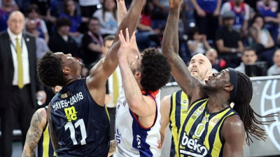 Süper Lig'de derbi günü. Devler pazartesi mesaisinde