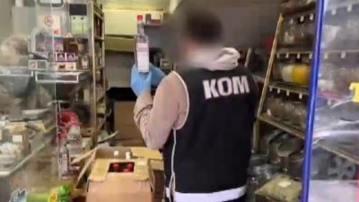 İzmir'de polis zehir depolarını bastı