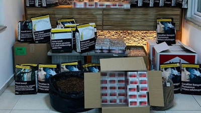 Antalya’da düzenlenen kaçakçılık operasyonunda yüzbinlerce makaron ele geçirildi