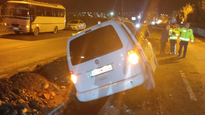 Tadilat için açılan kanala araç düştü