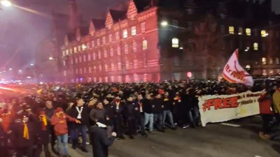 Galatasaray taraftarı Kopenhag'ı inletiyor. Yer gök sarı kırmızı!