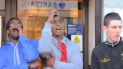 Şeriat olan yerde yaşamayıp İngiltere sokaklarında şeriat sloganları attılar