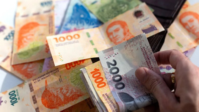 Arjantin pesosu, dolar karşısında yüzde 50'den fazla devalüe edilecek