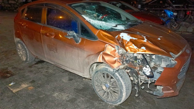 Otomobil hurdaya döndü manda ağır yaralandı