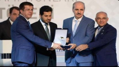 Yılmaz Özdil ortaya çıkardı. Büyükekşi Kurtulmuş ve Zeybek bakın kime ödül vermişlerdi?