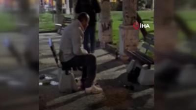 Bıçaklanan adam horlayarak uyuya kaldı. 'Yok artık' dedirten kavga