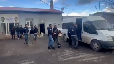 Ağrı'da göçmen kaçakçılarına operasyon