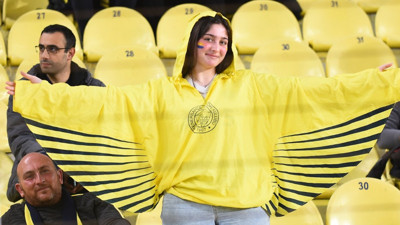 İşte Fenerbahçe tribünündeki en güzel kanarya