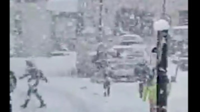 Öyle bir kar yağdı ki görüş mesafesi kısaldı