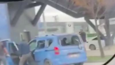 Trafik dehşeti: Bursa'da sopayla sürücüye saldırdı!