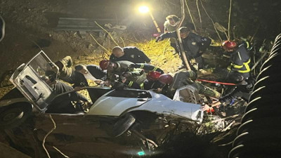 Kontrolden çıkan araç 7 metreden Nilüfer Çayı'na uçtu: 1’i ağır 4 yaralı