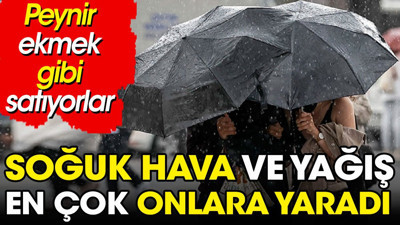 Soğuk hava ve yağış en çok onlara yaradı. Ayakkabıcılar peynir ekmek gibi bot satıyor