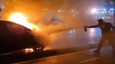 Park halinde duran araç alevlere teslim oldu