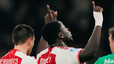 Ajax 2-0 önde olduğu maçtan 1 puanla ayrıldı