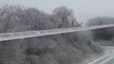 Donan ve Buz Tutan Elektrik Tellerinin Temizlendiği Video Gündem Oldu