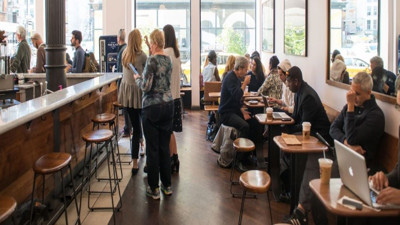 Türk iş insanı ABD'nin kahve devini satın aldı. Yoğurt kralı olarak tanınıyor