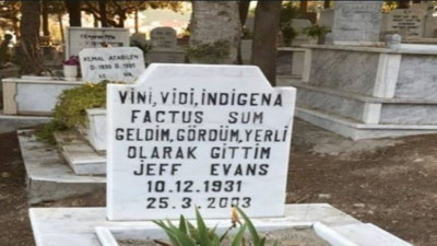 Bu mezarlıkta din ayrımı yok. Müslüman Yahudi Hristiyan Ateist hepsi yan yana yatıyor