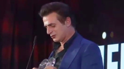 Teoman'ın ödül konuşması güldürdü: "Çok güzel bir gece. After party var mı?"