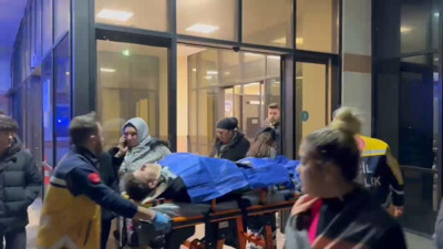 Çocuk 10 metre yüksekliğindeki duvardan düştü