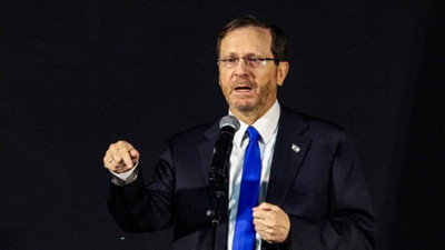 İsrail Cumhurbaşkanı'ndan 'insani araya' hazırız mesajı. İsrail'in üzerindeki baskı artıyor