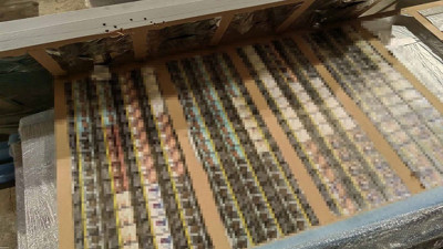 Panel kapılarına koli koli saklanan 11 bin 400 kutu kaçak sigara ele geçirildi
