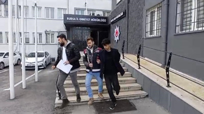 'Polisim' diyerek yaşlı kadını 600 bin lira dolandırdılar