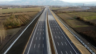 76.7 milyar liralık yol ihalesi Limak'a verildi. Yedik yedik doymadık ihaleleri tam gaz. Hapır hupur şapır şupur yarabbi şükür durumu