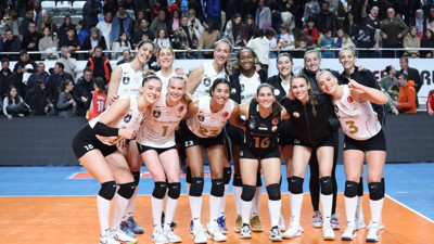 VakıfBank sezonun ilk yarısını galibiyetle tamamladı