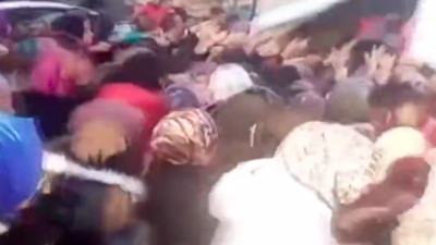 Bedava bardak için birbirlerini ezdiler