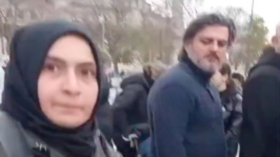 Eminönü'nde bir kadın "Atatürk öldü, Osmanlı geri geldi" diyerek bağırdı