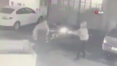 Sokak ortasında gözünü kırpmadan vurdu. Cinayet anbean kameraya yansıdı