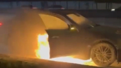 Seyir halindeki otomobil alev alev yandı (24 Aralık 2023)