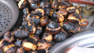 Kış aylarının vazgeçilmezi kestanenin pişmişi tezgahlarda 500 liraya satılıyor