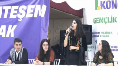 Teröristleri ‘şehit’ sayıp saygı duruşunda bulundular. DEM Parti’nin kongresinde hainlik