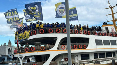 Fenerbahçe taraftarı derbiye vapurla çıkarma yaptı. Tarihe geçen görüntüler
